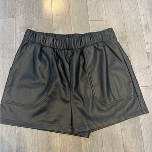 Steve Madden Women’s Large Black Leather Shorts
